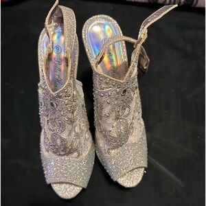 Bella Hanna Like new high heels